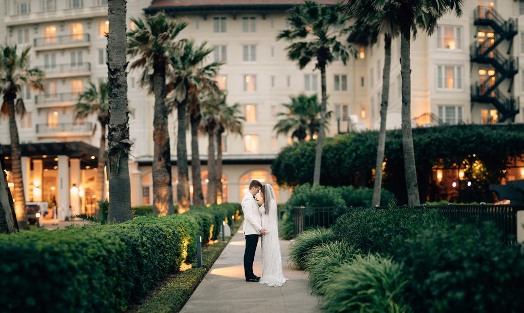 beautiful couple's portraits outside hotel galvez