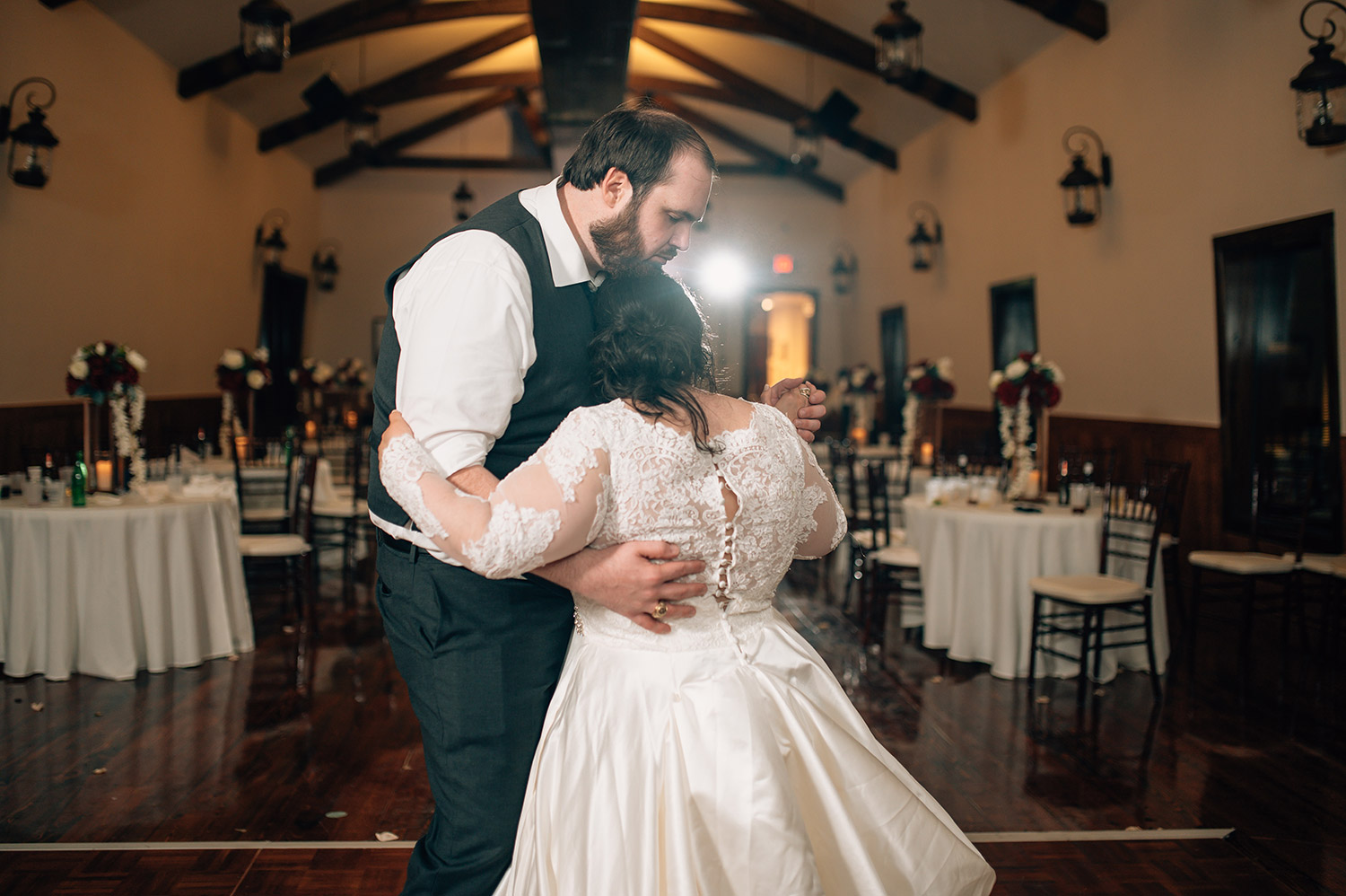 bride and groom share private last dance at cotton gin no. 116